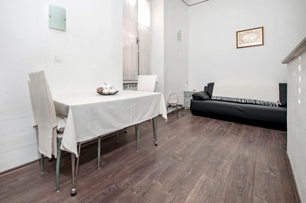 Apartman Castrum Rubini 로비니 0*,